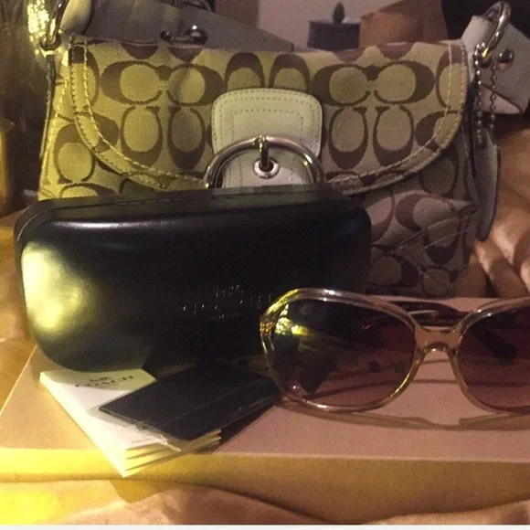 💋COACH CRYSTAL LT KISSING C SQUARE SUNGLASSES & CASE😎